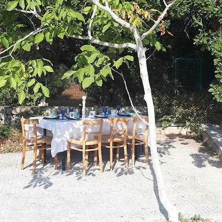 Trullo Quercia 度假居 奥斯图尼