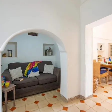 Trullo Quercia * 奥斯图尼