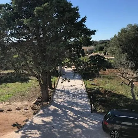 度假居 Trullo Quercia 奥斯图尼
