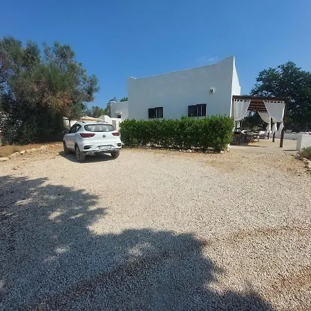 Trullo Quercia 度假居